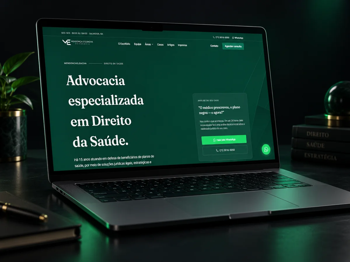 Site da Mendonça e Elbachá Advocacia aberto em um notebook